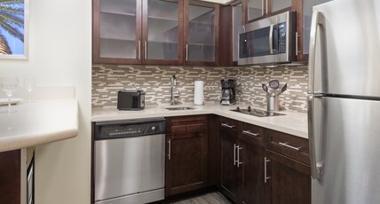 Staybridge Suites - Miami International Airport Room Type - 1 King 2 Queen 2 Bedroom Suite