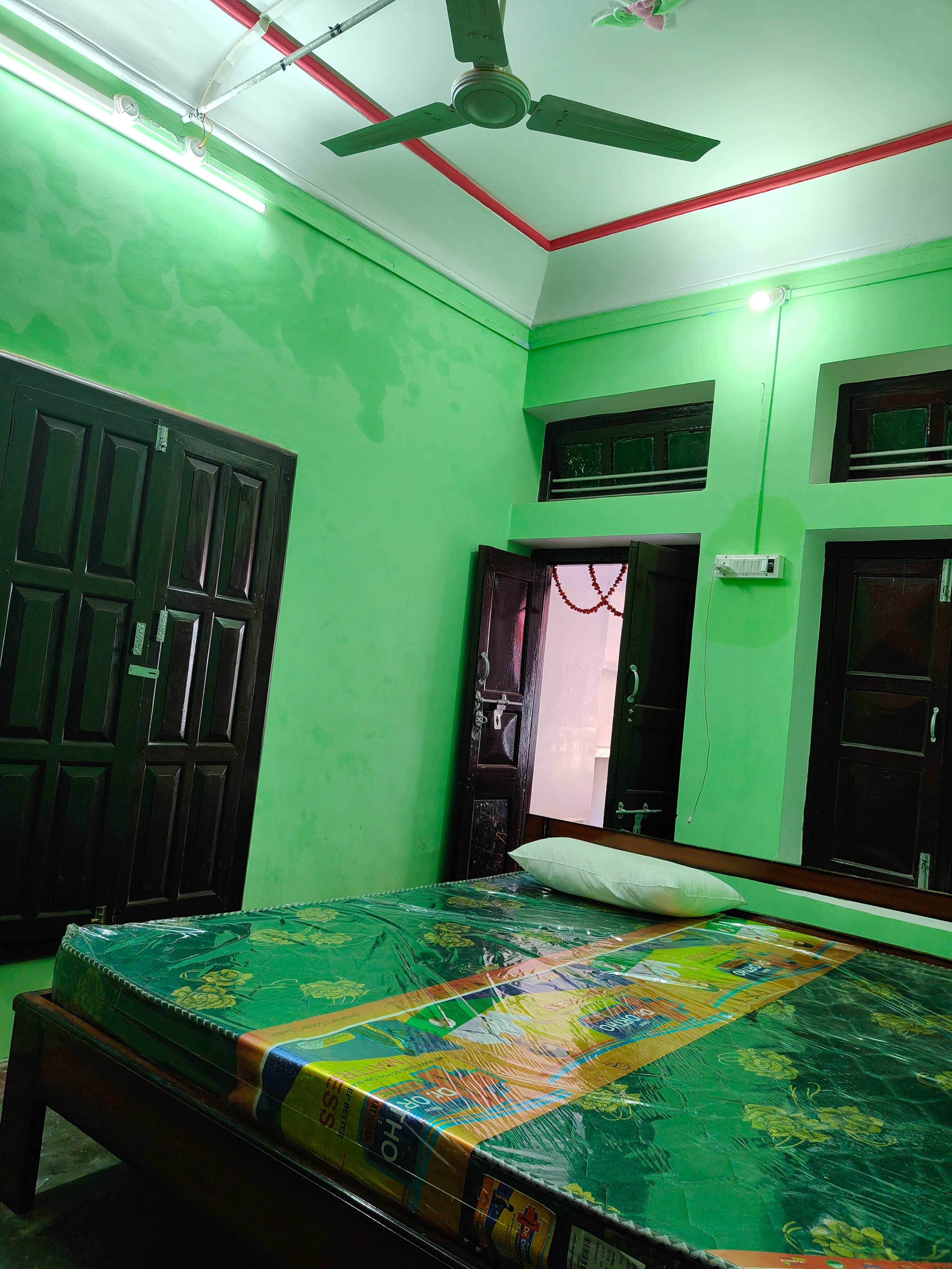 AASHIRWAD PAYING GUEST HOUSE - Tap to explore photos