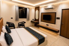 Hotel Shankuntla Palace - 400 Mtr from Vishnupad Mandir