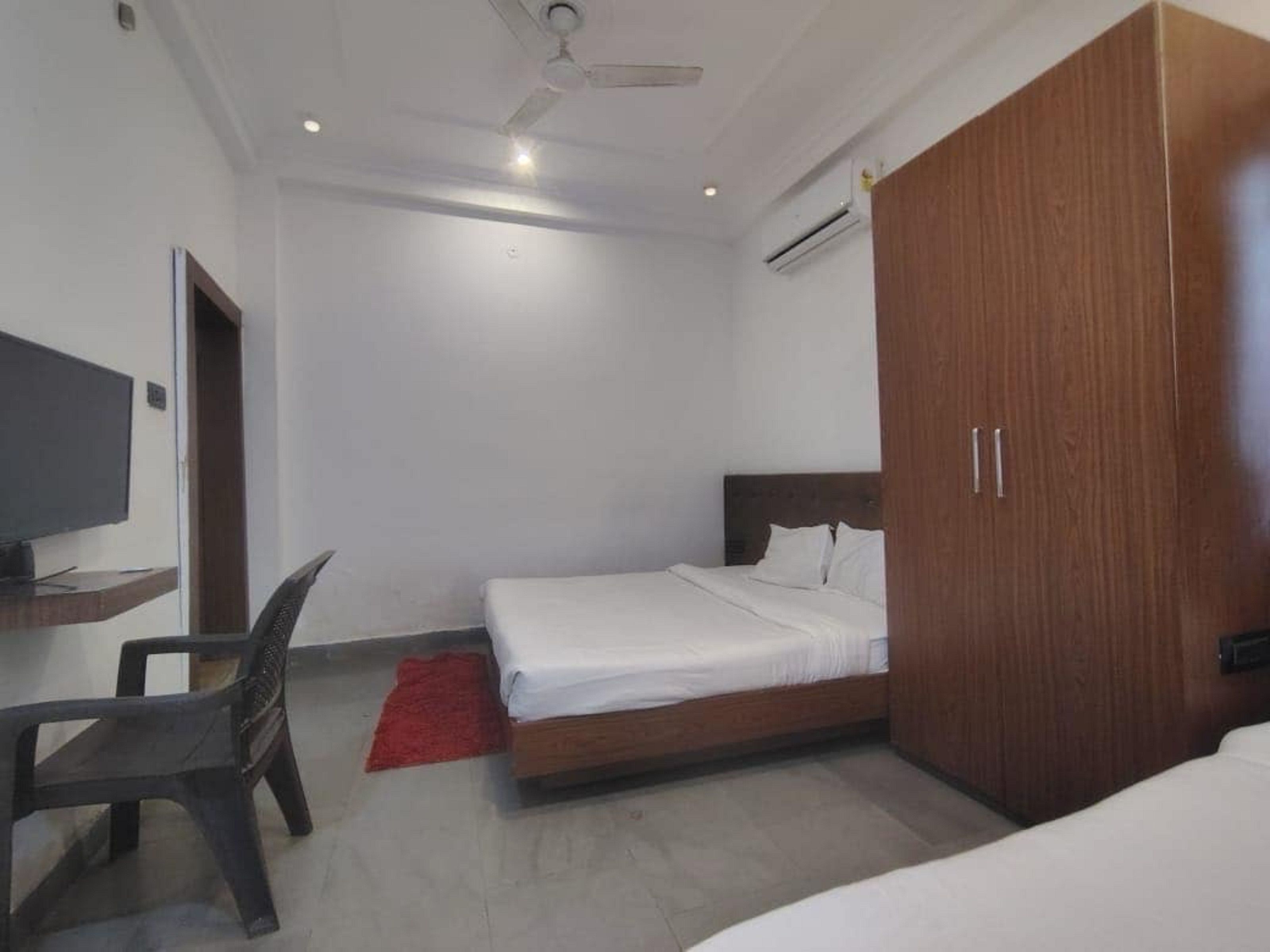Townhouse Jhansi Fort Formerly Hotel Chitra Chouraha - Tap to explore photos