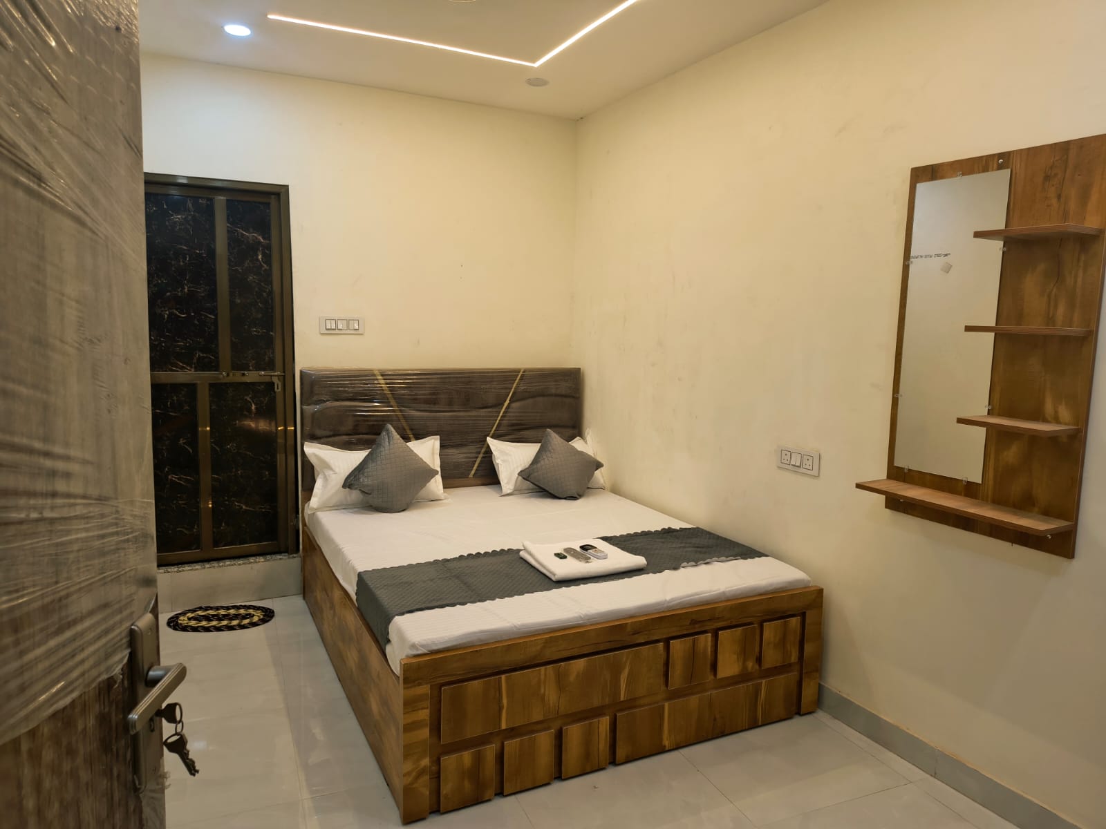 OM BED & Breakfast Guest House in varanasi - Tap to explore photos