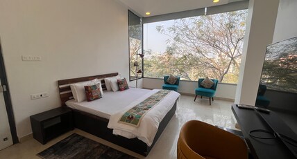 HOTEL GOLDEN LEAF Room Type - DELUXE ROOM WITH VIEW
