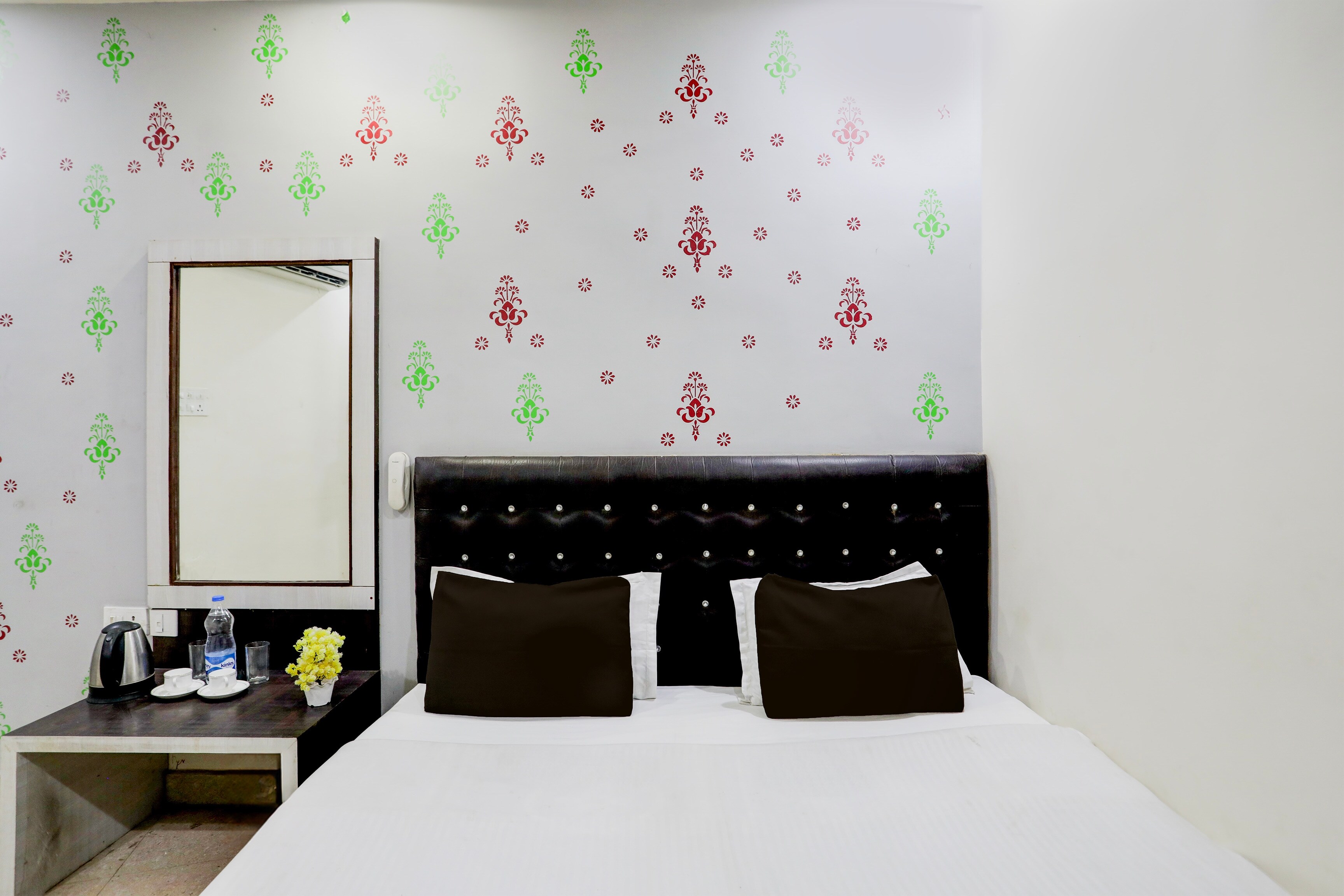 Hotel O RISHI PRABHA KUNJ - Tap to explore photos
