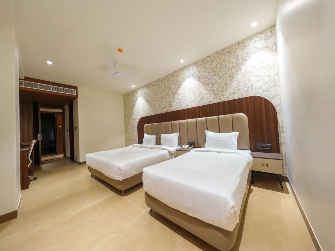 Hotel Meeravill - Tap to explore photos