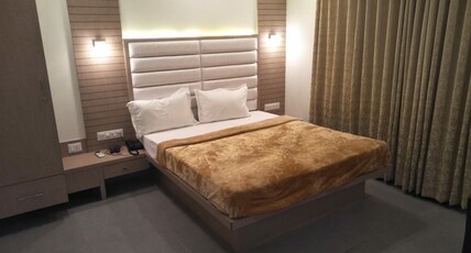Hotel Sammati Room Type - Deluxe AC Twin Bed