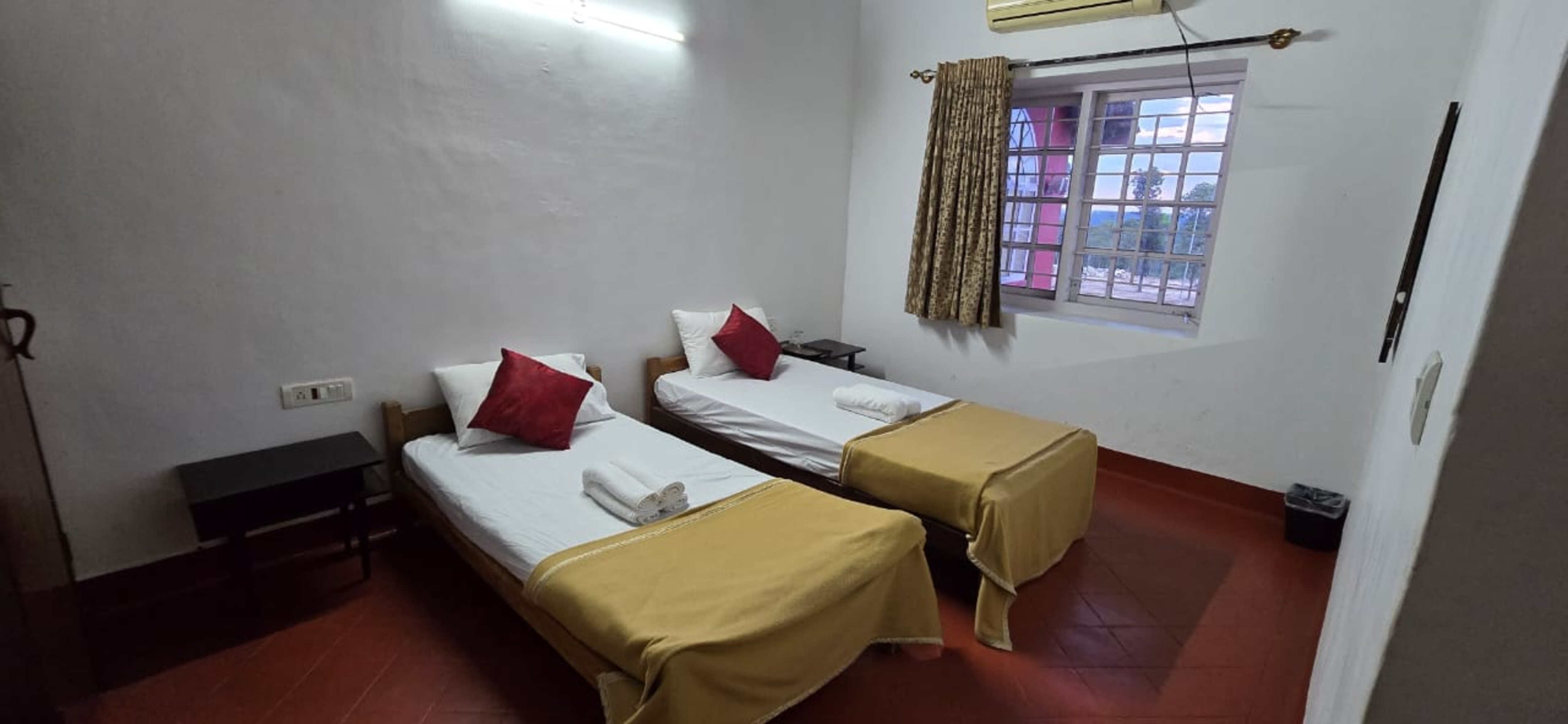 Ossoor Homestay. - Tap to explore photos