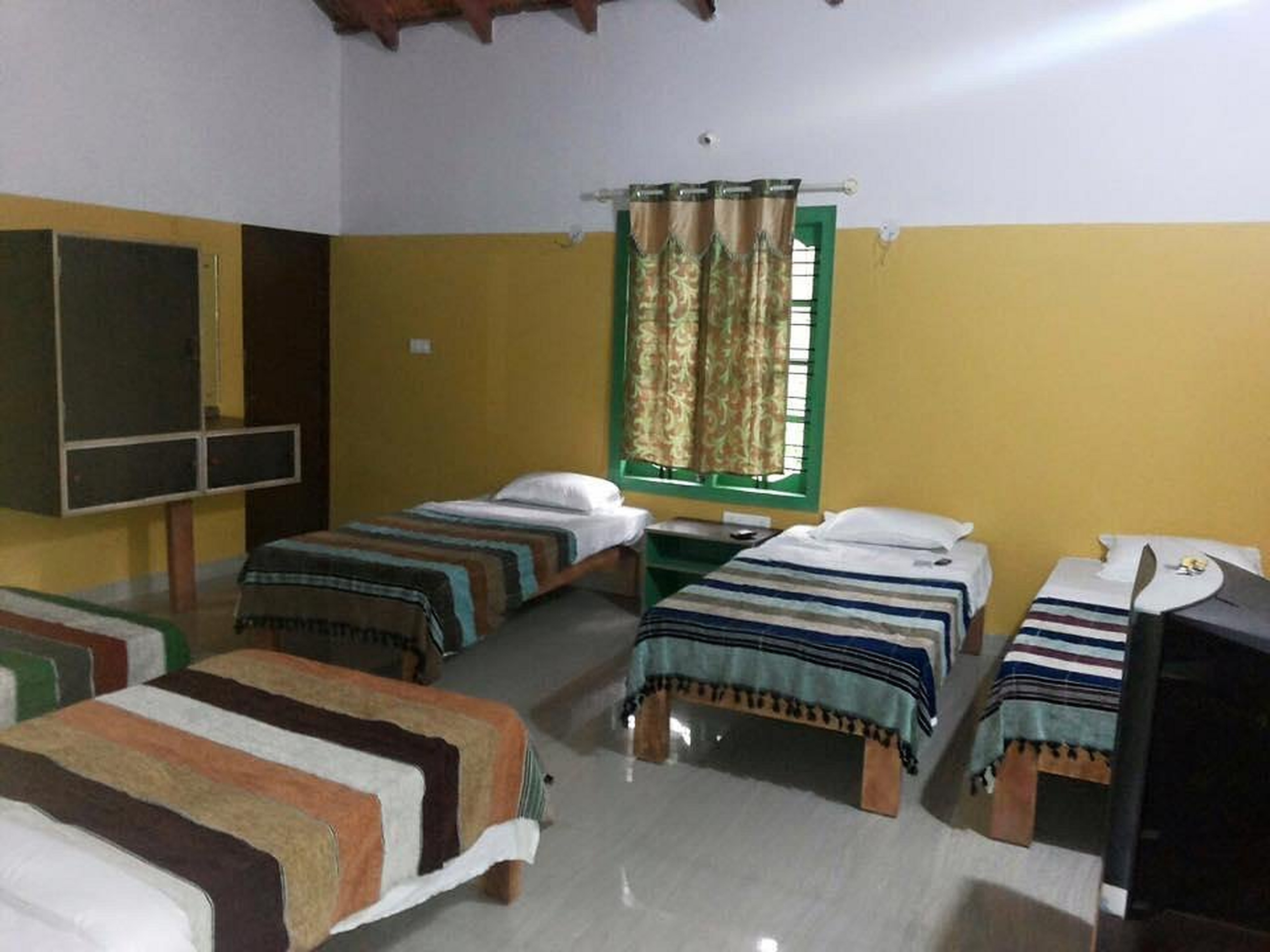 Silver Shadow Homestay | Rooms & Restaurant - Tap to explore photos