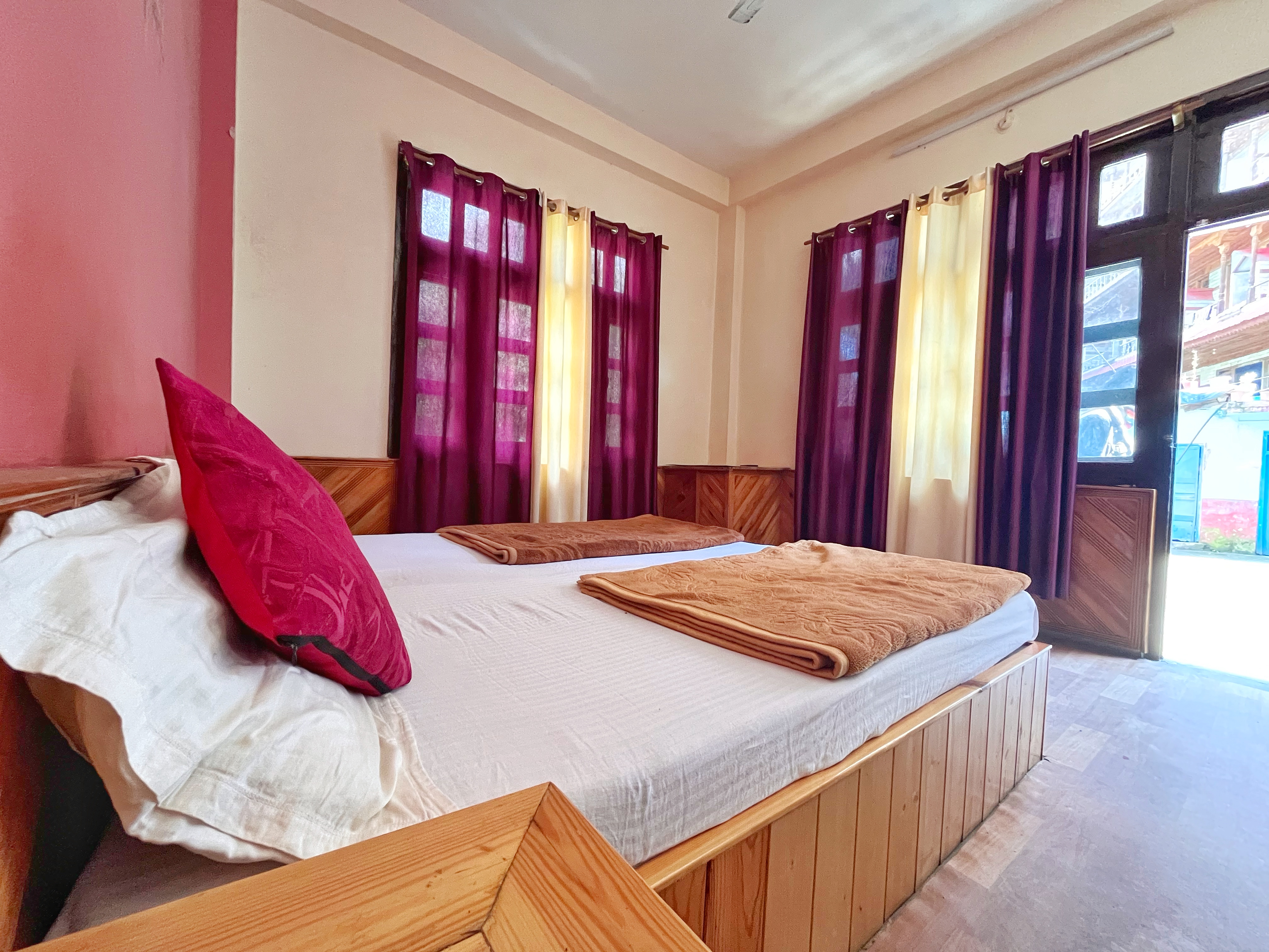 Blue Moon Homestay - Tap to explore photos