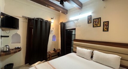Hotel Foreigners Inn Room Type - Standard Double Room