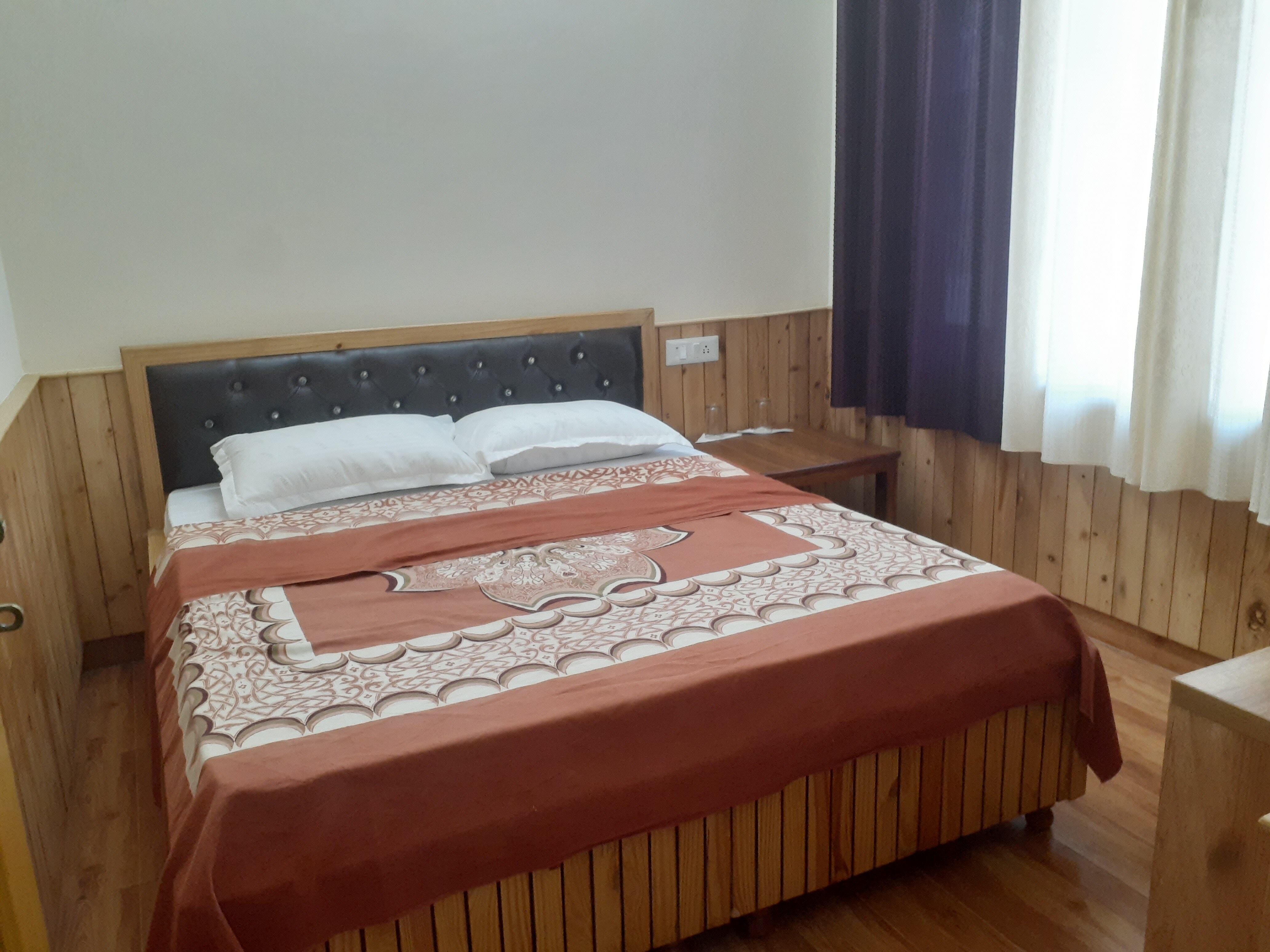 Gazing Moon Homestay - Tap to explore photos
