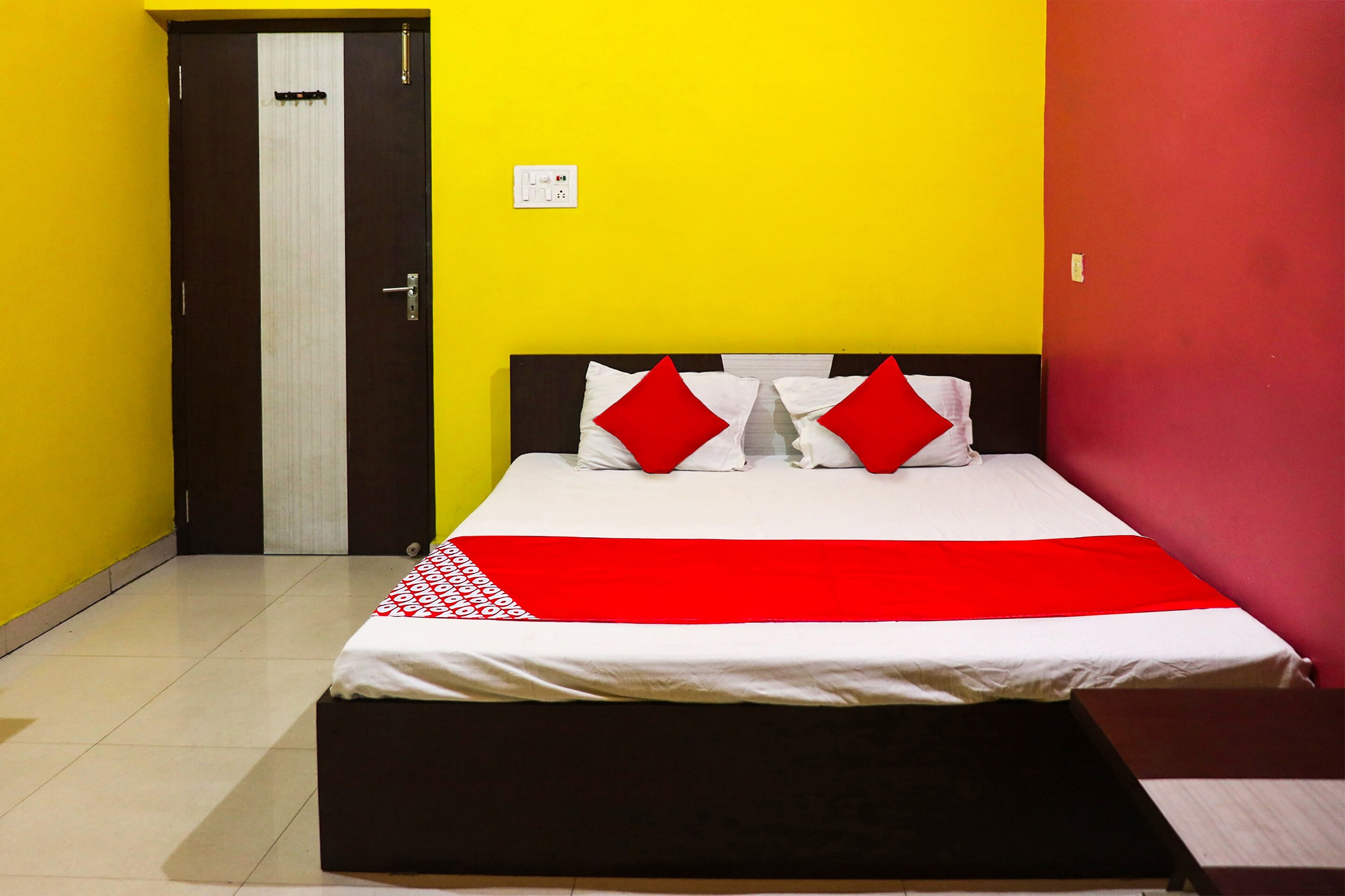 OYO 86877 Hotel Bhuneshwar Inn - Tap to explore photos