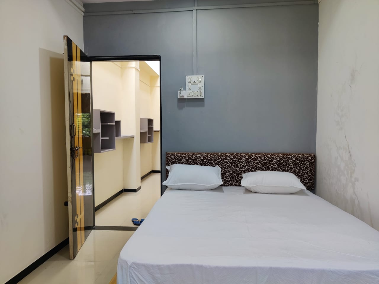 Hotel Medanta Inn - Tap to explore photos