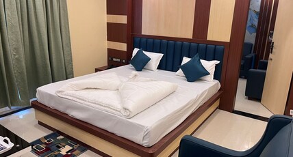 ROYAL CLASSIC HOTEL Room Type - Deluxe Double Bed