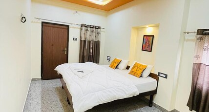 Hotel Pranjal Palace Room Type - Deluxe King Bed Room