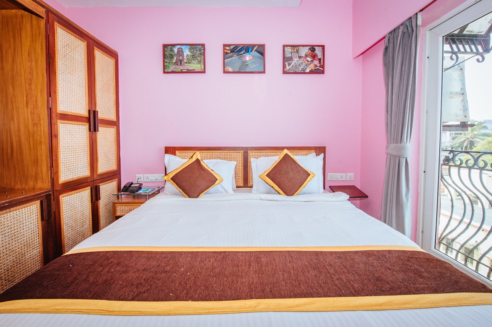 Crystal Bay - Tap to explore photos