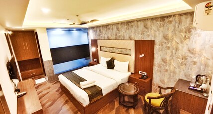 The Triumph Hotel Room Type - Deluxe Double Room