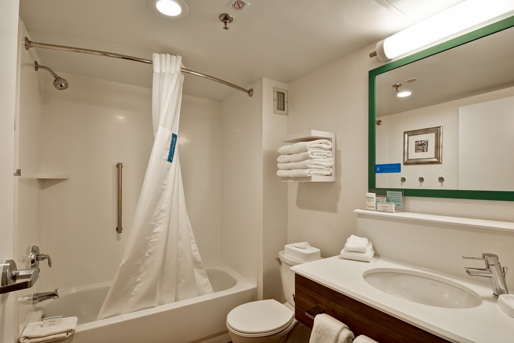 Hampton Inn Albany-Wolf Road - Tap to explore photos