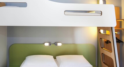 ibis budget Mulhouse Centre Gare Room Type - TRIPLE - Room with a large bed and a bunk bed ibis budget Mulhouse Centre Gare Room Type - TRIPLE - Room with a large bed and a bunk bed