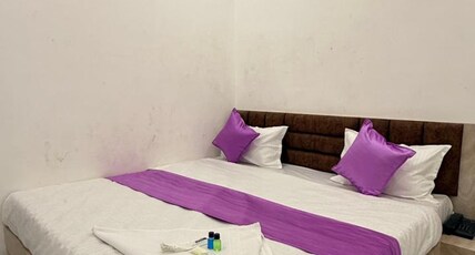 Hotel Geeta Shree Room Type - Deluxe Room
