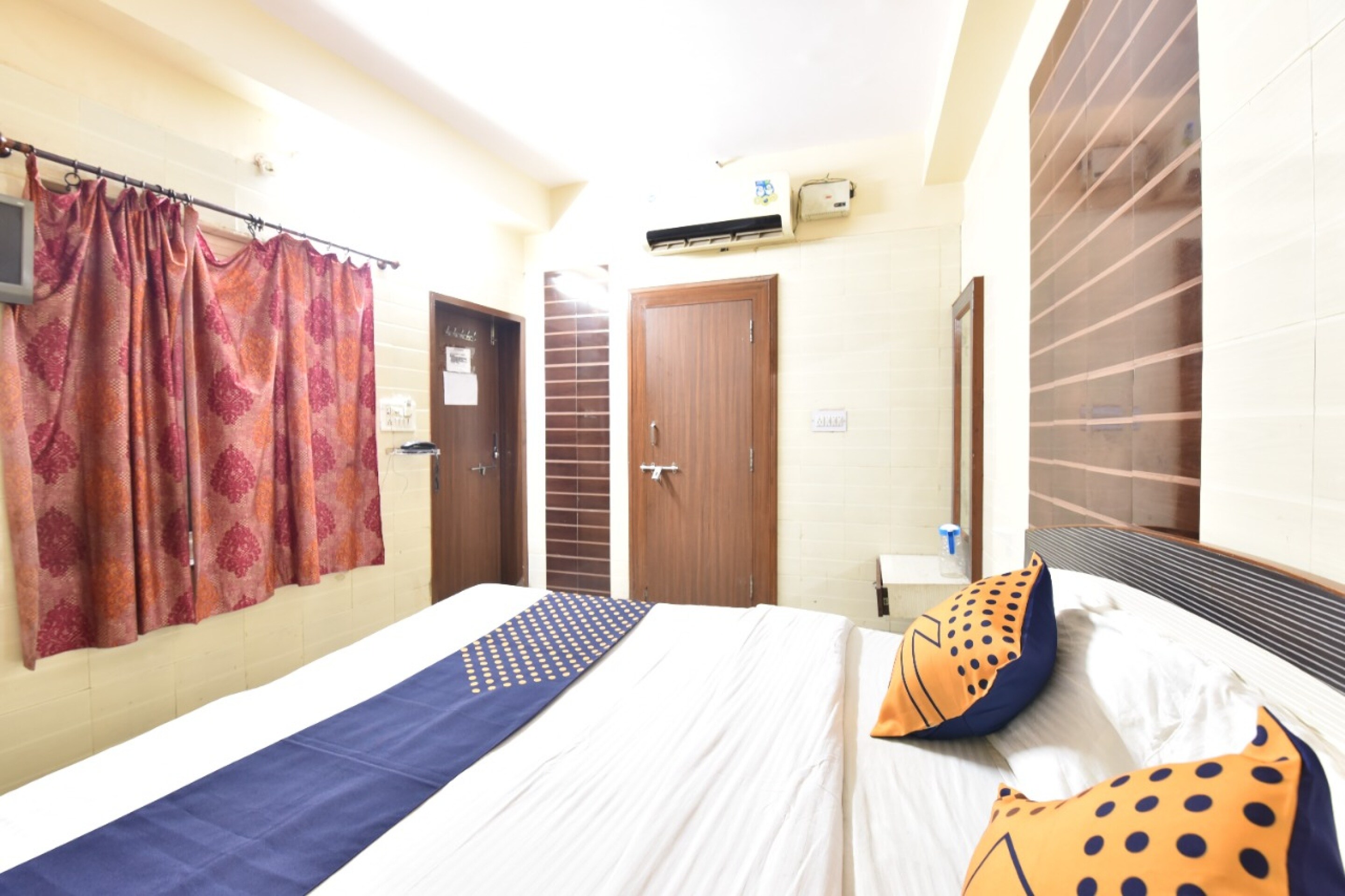 Hotel O Vaibhav - Tap to explore photos