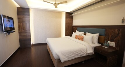 Hotel Sea Valley Azure Gurugram Room Type - Deluxe Room with Bathtub