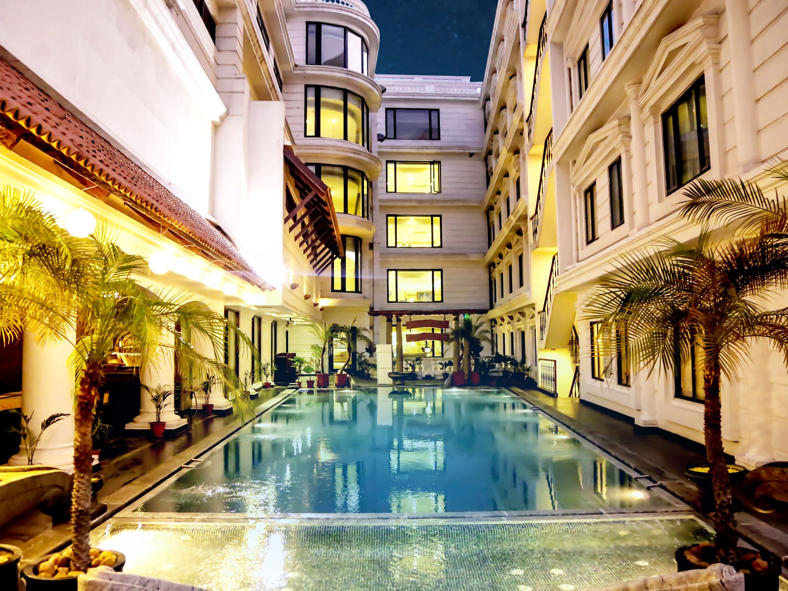 Anandha Inn - Tap to explore photos