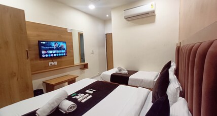 Hotel Suncity Ashram Road Room Type - Family 3Bed Deluxe Room Hotel Suncity Ashram Road Room Type - Family 3Bed Deluxe Room