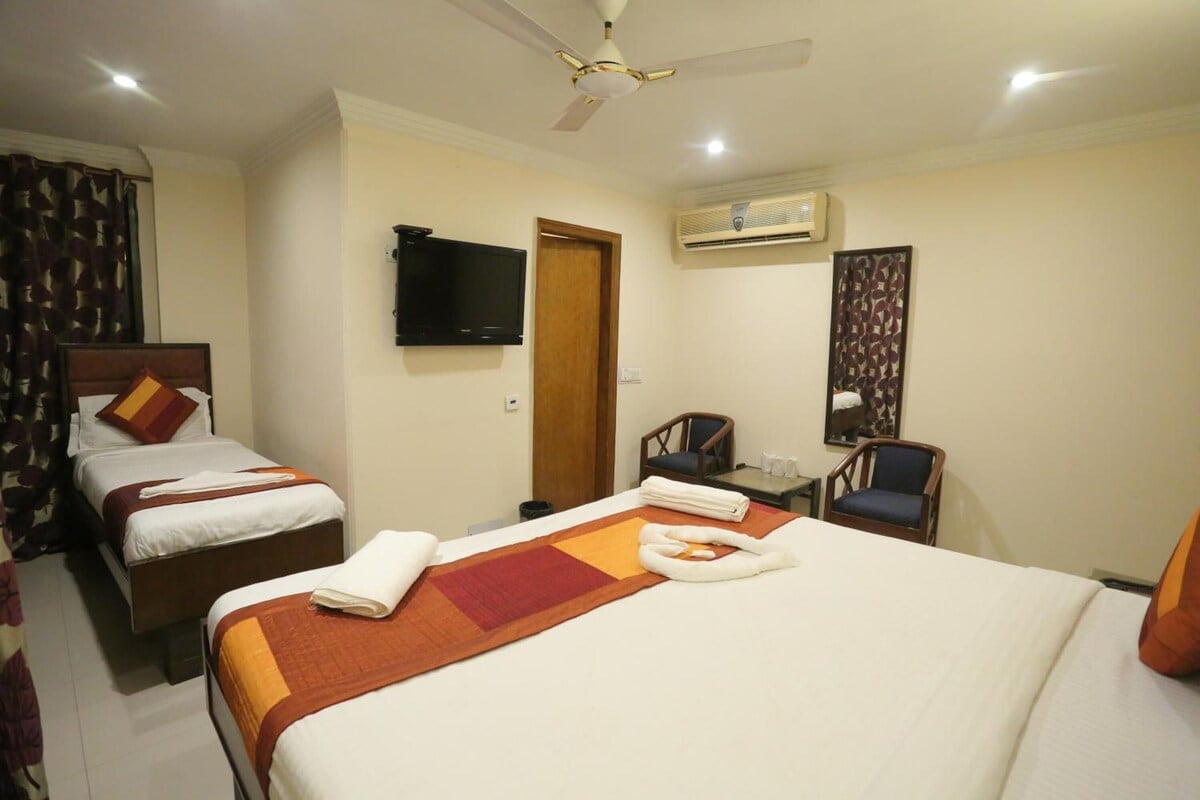 Hotel Eurostar International By Quality Inn - Tap to explore photos