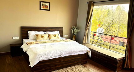 Bougainvilla Room Type - Deluxe With mountains View
