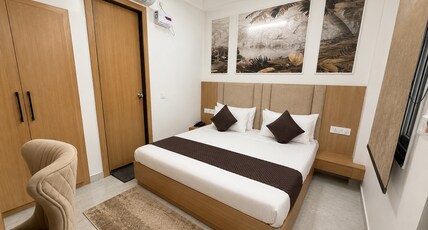 Hotel Krishna Tulsi Van - Near Bankey Bihari & ISKCON Room Type - Deluxe Room (24/7 Power Backup & Welcome Drink)