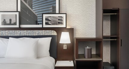 DoubleTree by Hilton Long Island City, NY Room Type - 1 QUEEN MOB ACC RI SHWR