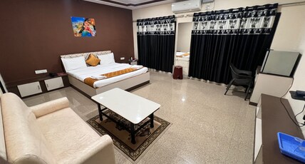 Hotel Radha Krishna Room Type - Gold Suite With Balcony