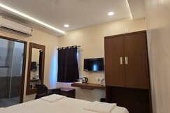 SRI SELVAAS INN