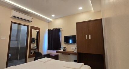 SRI SELVAAS INN Room Type - Deluxe AC Room