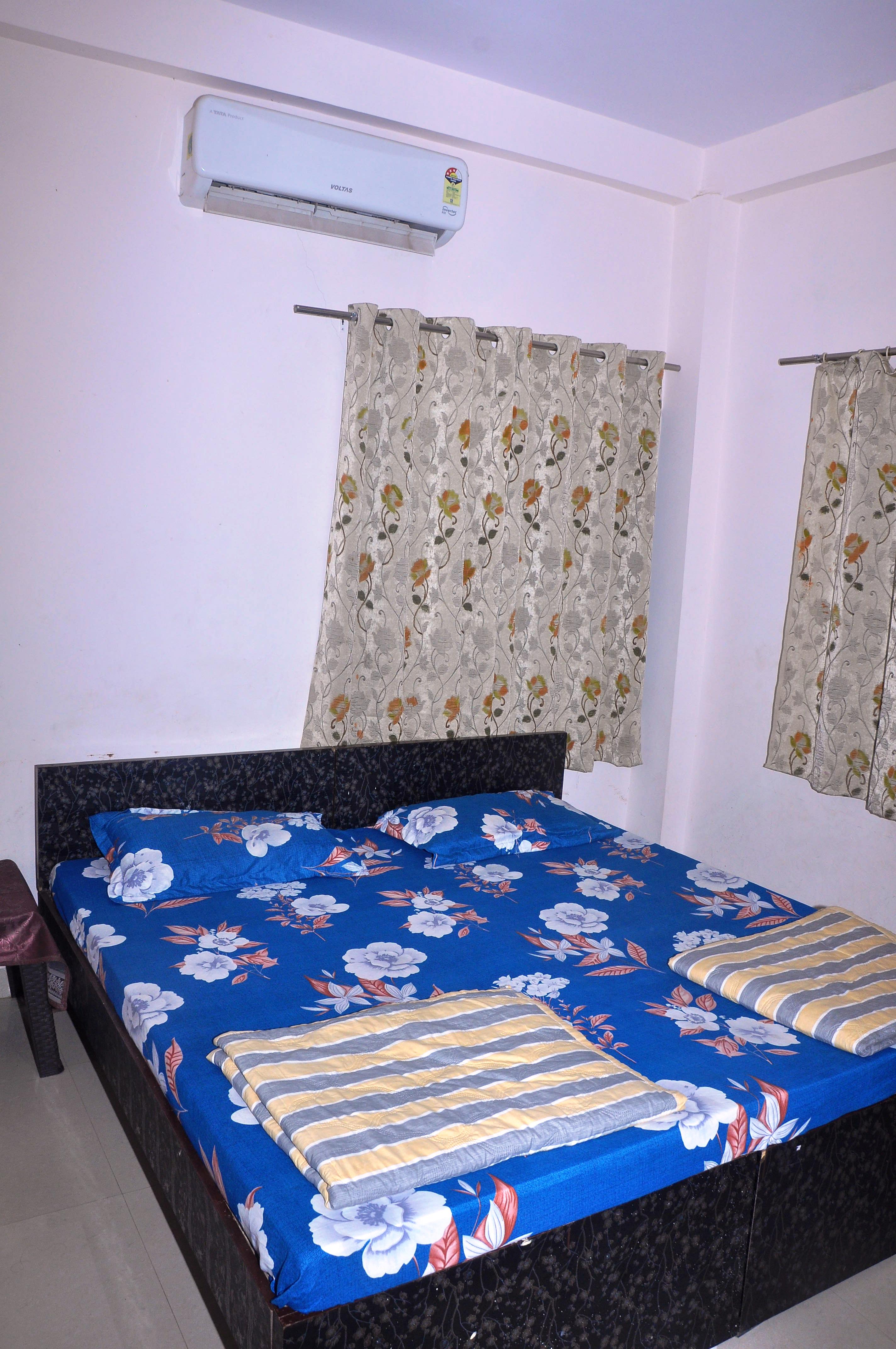 Nikhileshwar hotel - Tap to explore photos