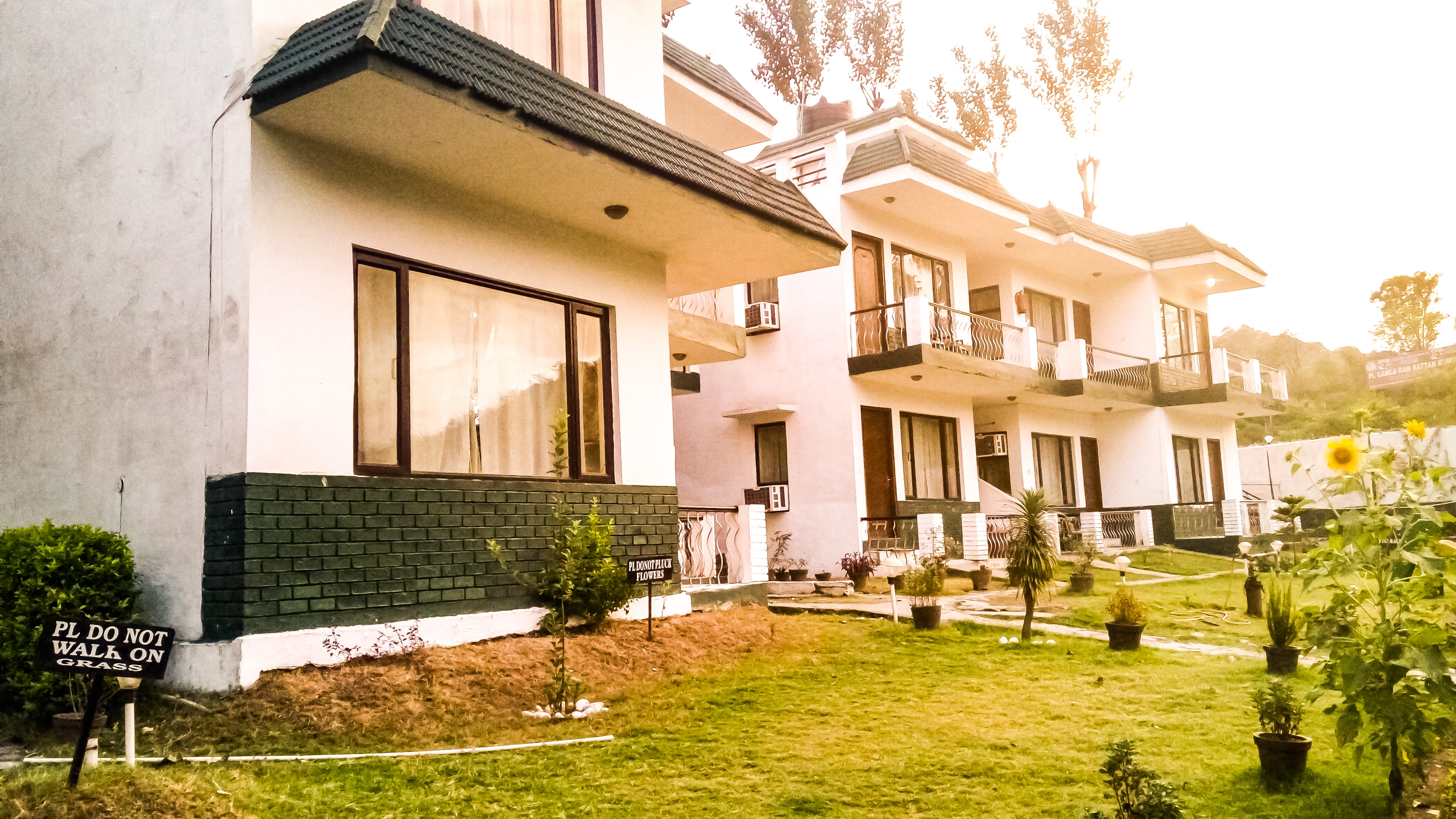 Van Durga Villas & Suites - Tap to explore photos