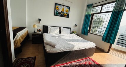 Wazir Homestay Barog Room Type - Bedroom with Balcony