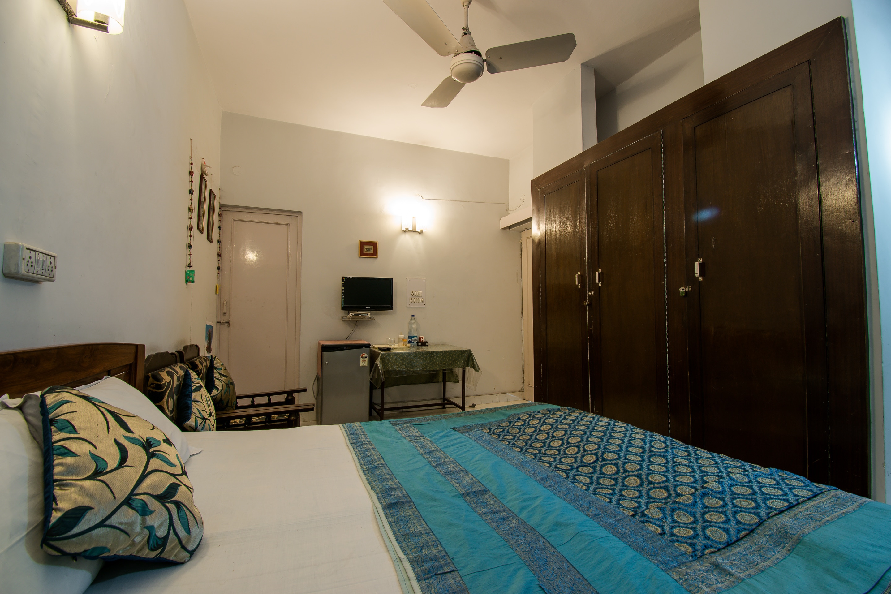 Comfort Point Bed N Breakfast | Rooms & Caretaker - Tap to explore photos