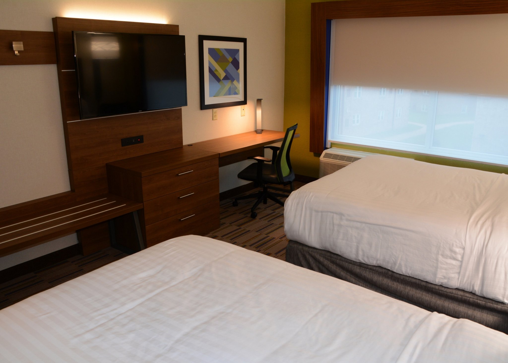 Holiday Inn Express & Suites PITTSBURGH - MONROEVILLE - Tap to explore photos