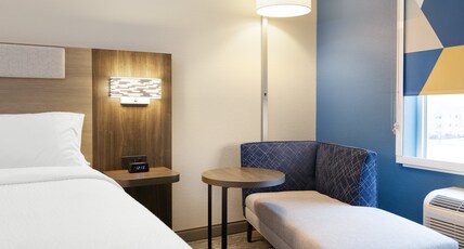 Holiday Inn Express WINNEMUCCA Room Type - 1 King Bed Standard