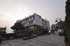 Moolchand Resort