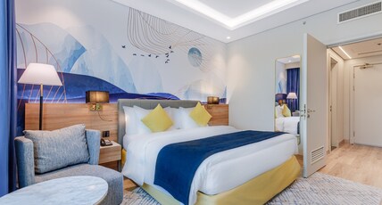  Movenpick Grand Al Bustan Room Type - Deluxe Room with 1 King Bed