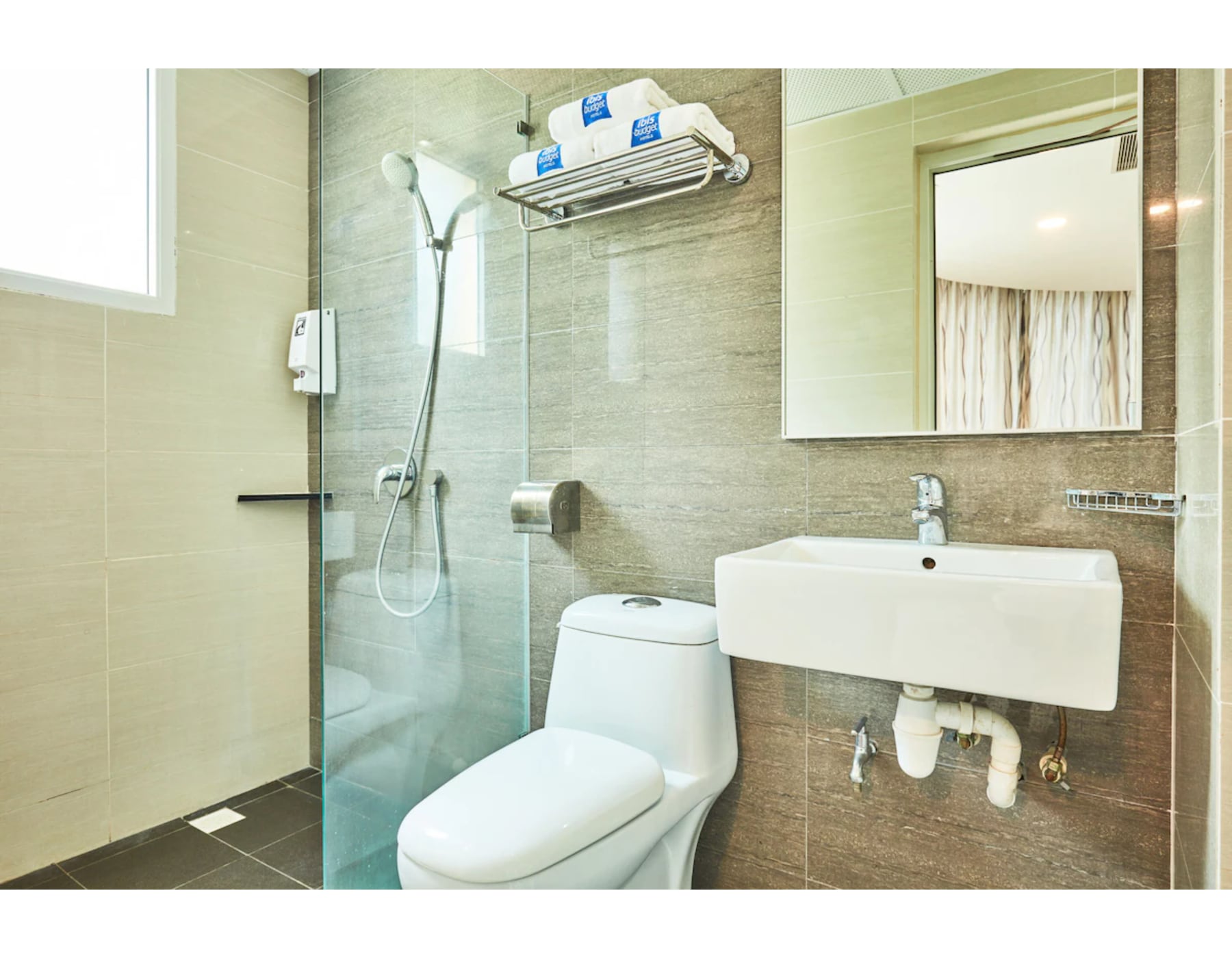 ibis budget Singapore Clove - Tap to explore photos