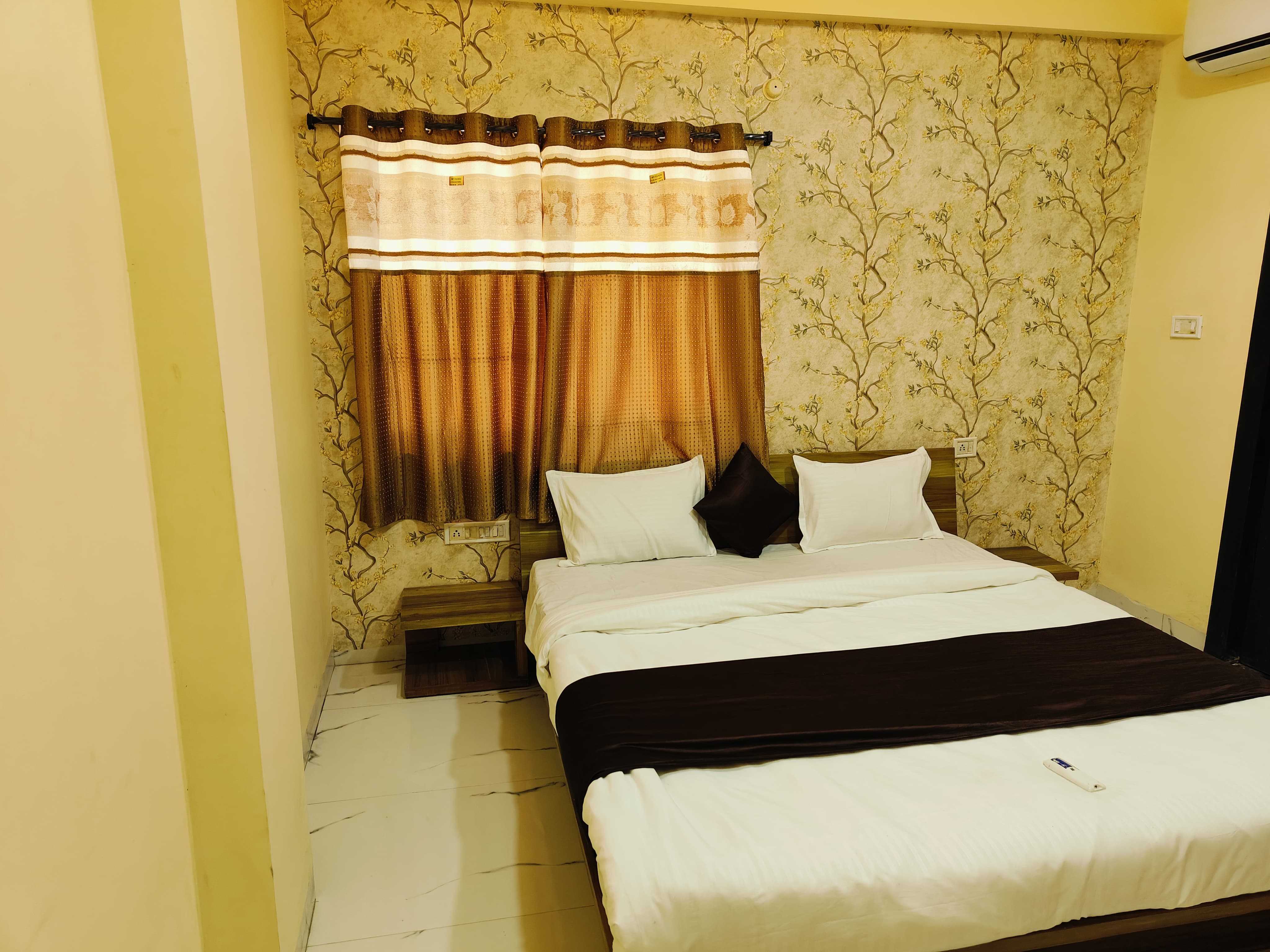 Hotel Nanakheda - Tap to explore photos