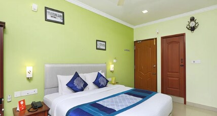 Hotel MNR Grand Room Type - Club Room AC