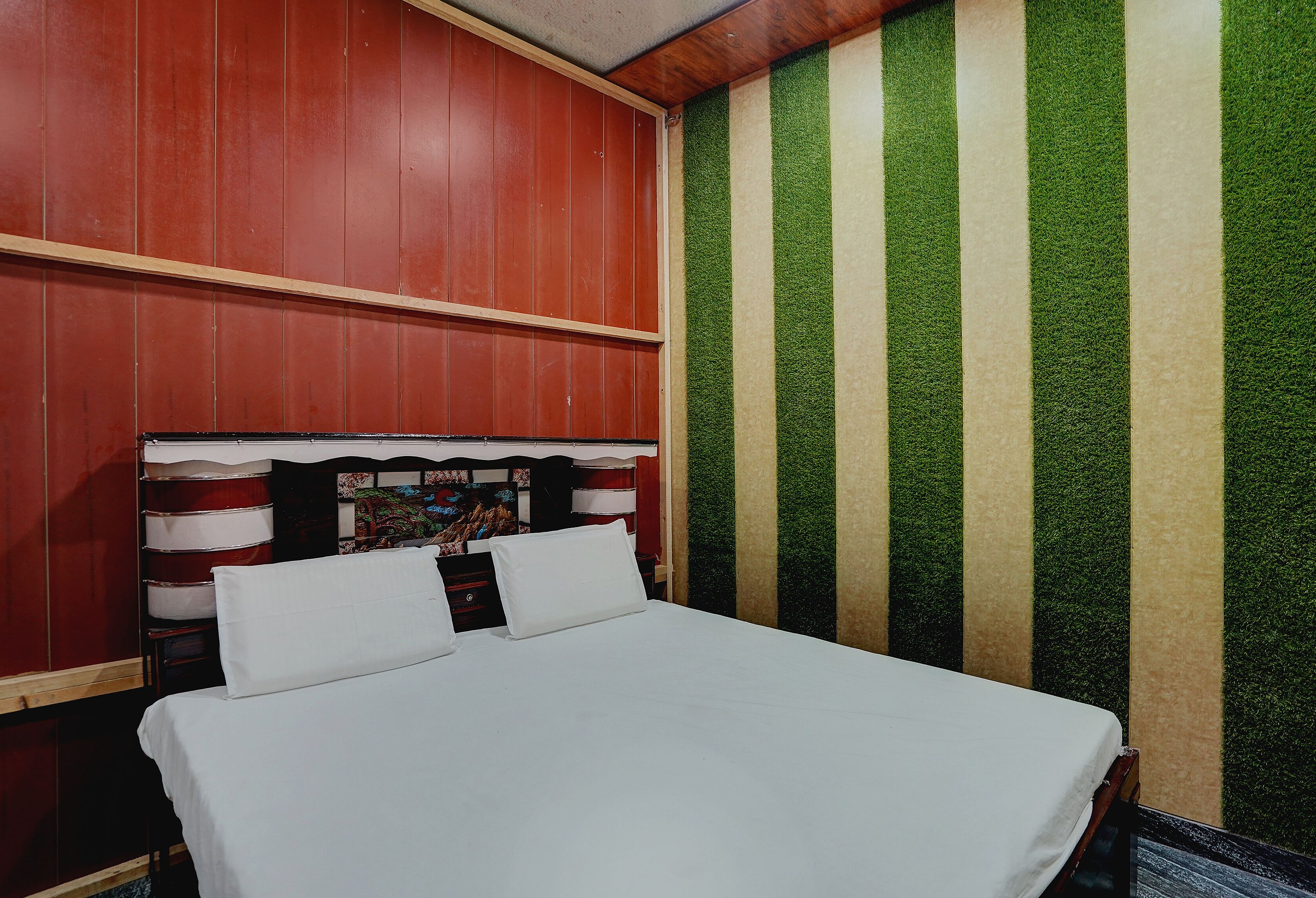 Hotel O The Honirav Hotel - Tap to explore photos