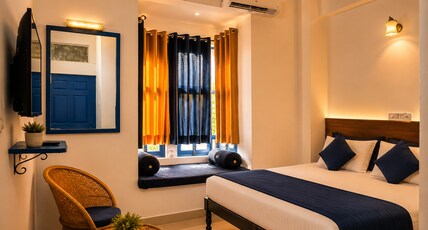 Nayee Haveli by Venice View| Lake view hostel. Room Type - Deluxe AC  Room With LakeView