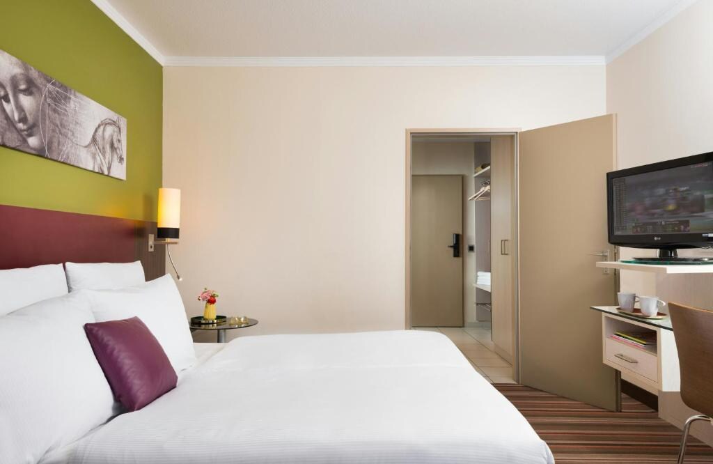 Leonardo Hotel & Residenz Munich - Tap to explore photos