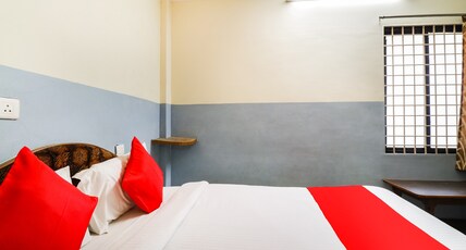 Sri Muni Residency Room Type - Deluxe Room AC