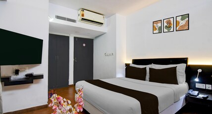 Townhouse Oak Ballygunge Formerly Hotel Lovelock Room Type - Deluxe with Balcony Townhouse Oak Ballygunge Formerly Hotel Lovelock Room Type - Deluxe with Balcony